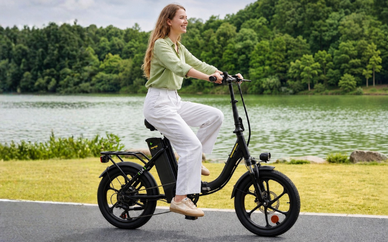 • Schijfremmen voor en achter met E-ABS